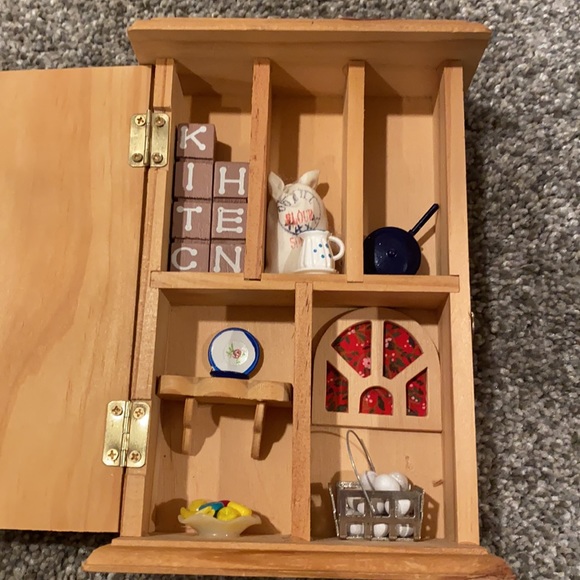 Vintage house of loyd decor cabinet - Picture 2 of 3